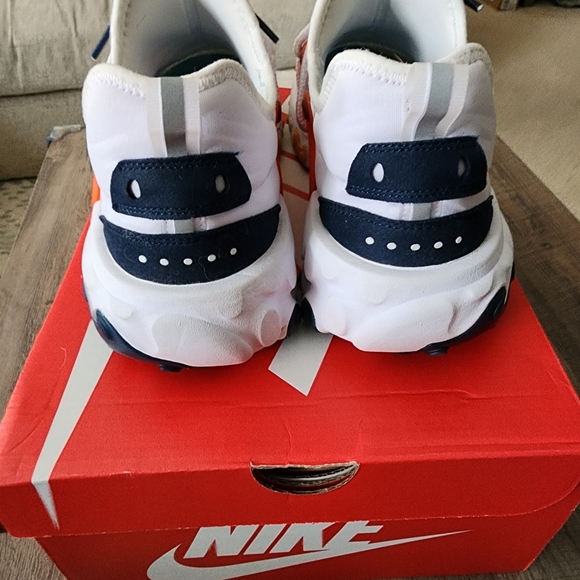Nike React Presto Size 10.5 EUC with box - Picture 4 of 7